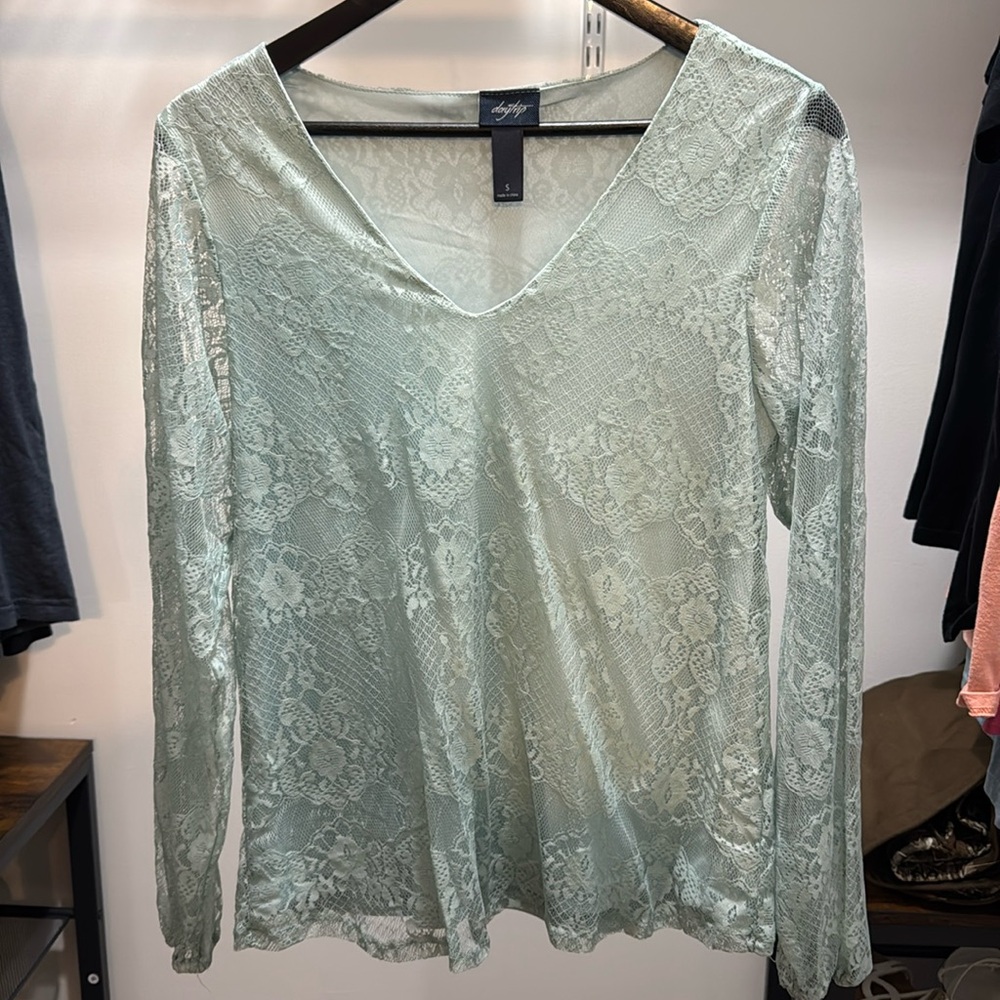 V neck long sleeve shirt